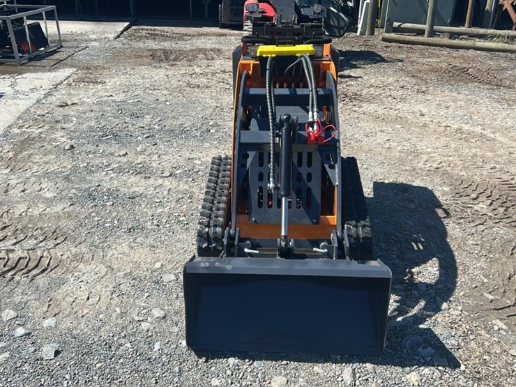 #1020-•-unused-landhero-mini-skid-steer-image-8