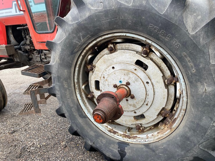 massey-ferguson-1135-image-40