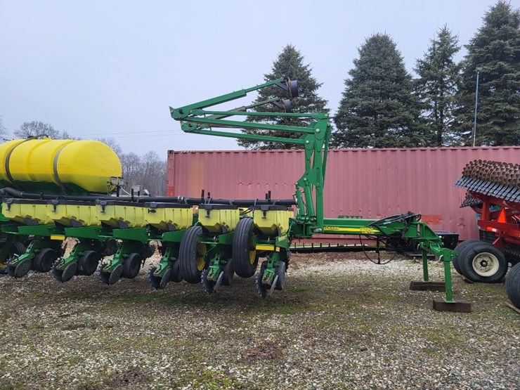2010-john-deere-1770nt-image-3