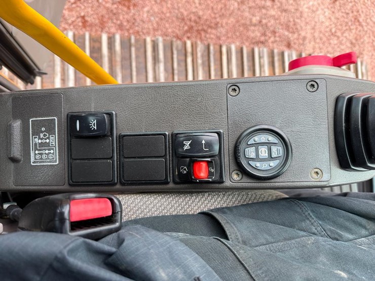 volvo-ec220dl-image-64