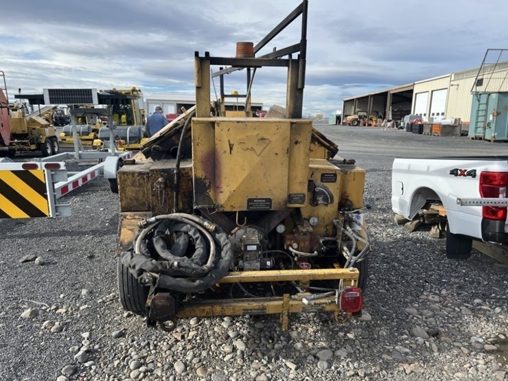 2013-bear-cat-bk250-towable-asphalt-crack-sealer-image-4