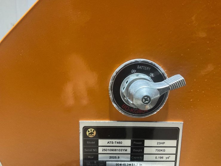 #1014-•-new-land-hero-ldh-t460-mini-track-skid-steer-loader-image-17