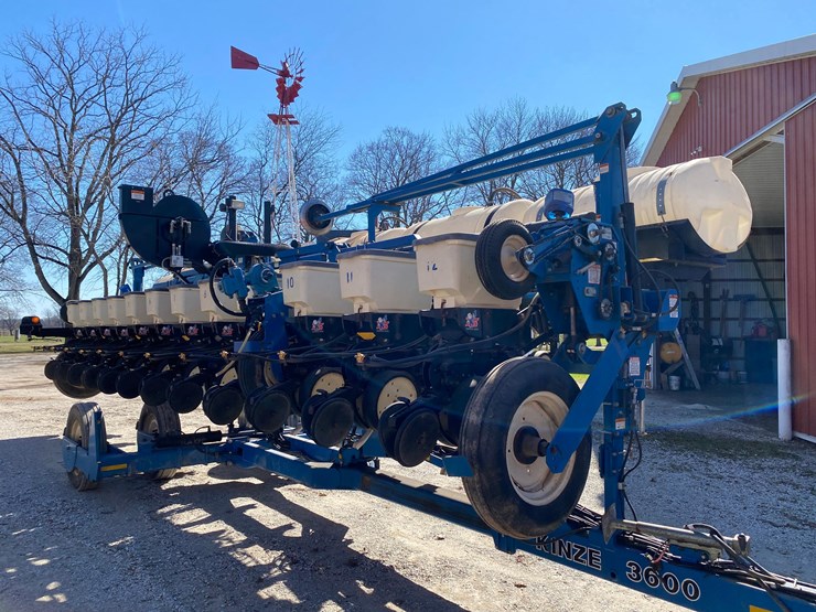 2009-kinze-3600-image-8