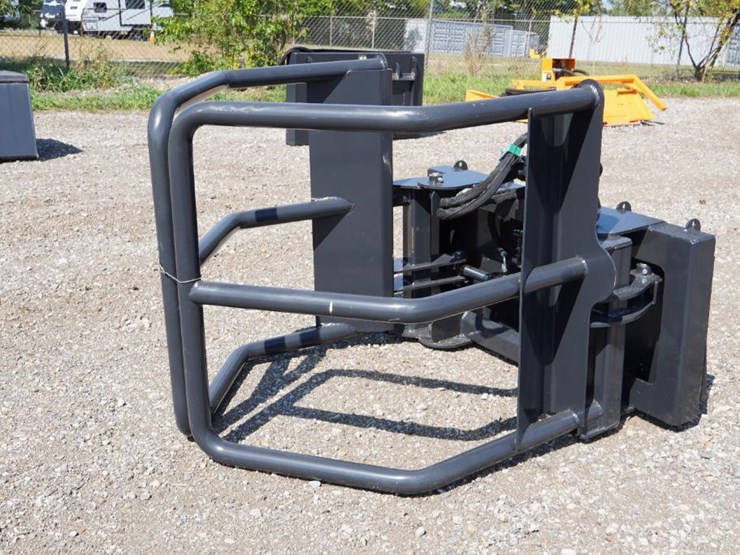 #1168-•-new-skid-steer-wolverine-bale-squeeze-hydraulic-adjustable-attachment-image-2