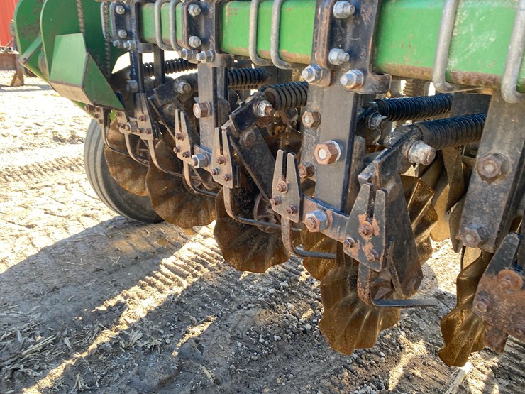 great-plains-solid-stand-30-image-53