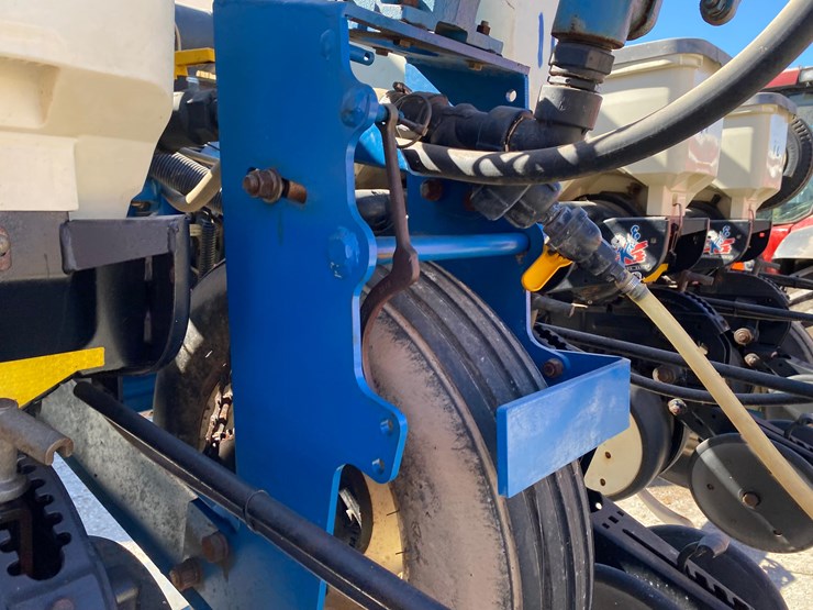 2009-kinze-3600-image-21