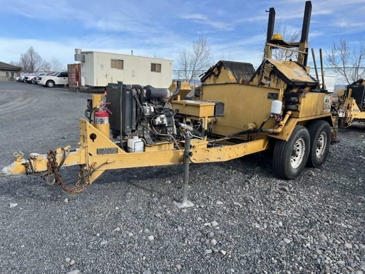 2013-bear-cat-bk250-towable-asphalt-crack-sealer-image-1