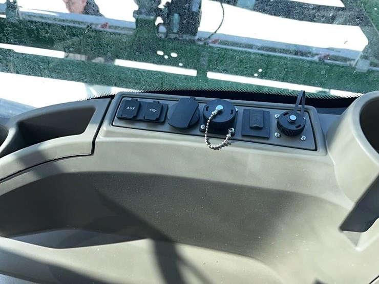 2023-john-deere-410r-image-27