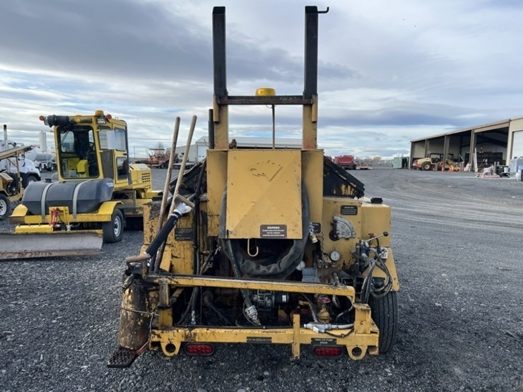 2013-bear-cat-bk250-towable-asphalt-crack-sealer-image-4
