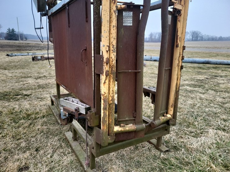 for-most-a-25-automatic-cattle-head-catch-w/cage-image-14