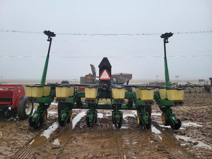 john-deere-7240-image-6