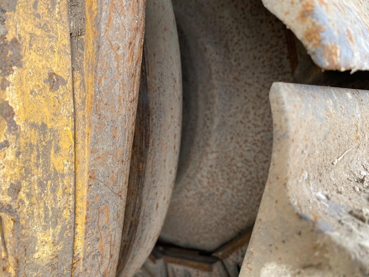 2005-deere-700h-image-25