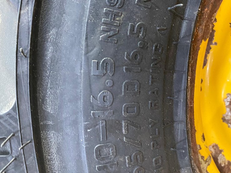 new-holland-l220-image-43