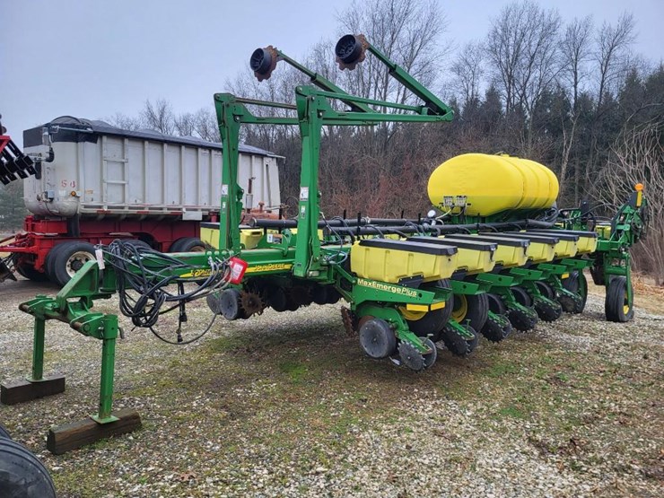 2010-john-deere-1770nt-image-7