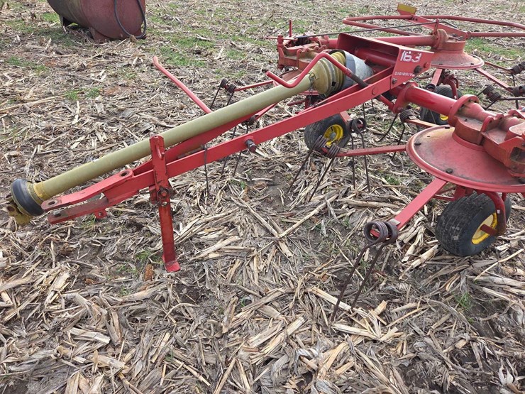 new-holland-163-image-3