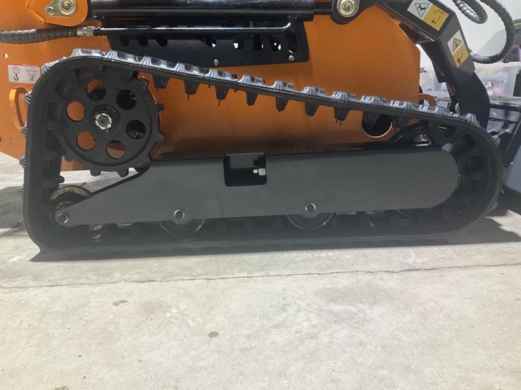 #1013-•-new-land-hero-ldh-t460-mini-track-skid-steer-loader-image-5