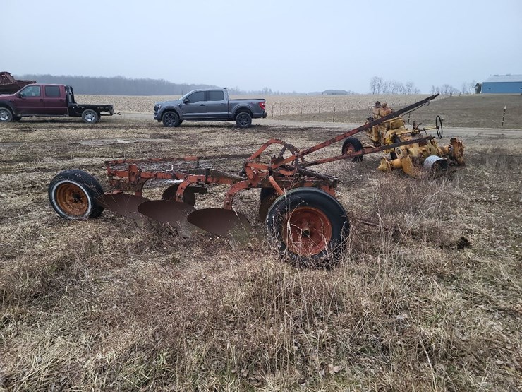 cockshutt-3-bottom-pull-type-moldboard-plow-image-5