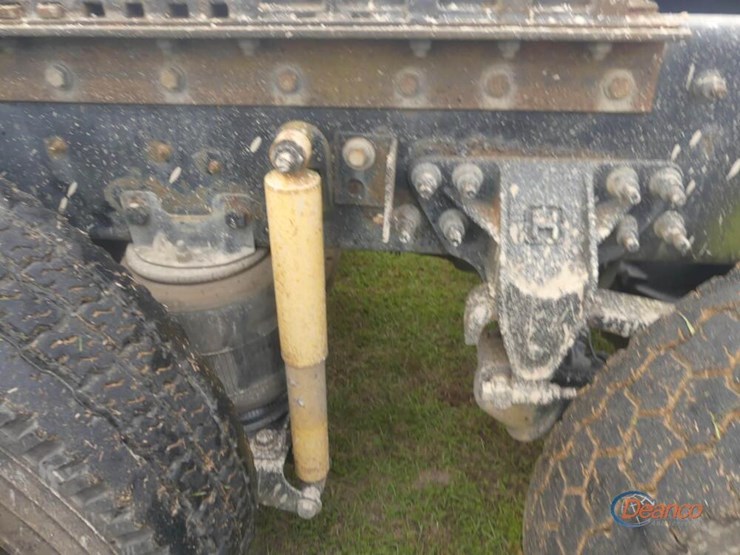 2013-caterpillar-ct660l-image-7