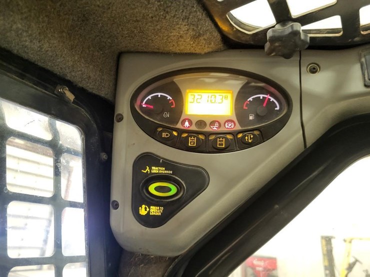 2012-bobcat-t190-image-35