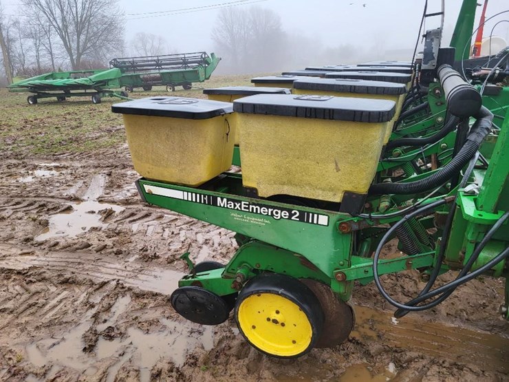 john-deere-7240-image-22