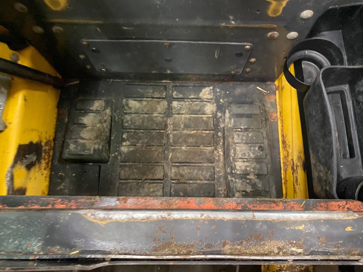 new-holland-l220-image-22