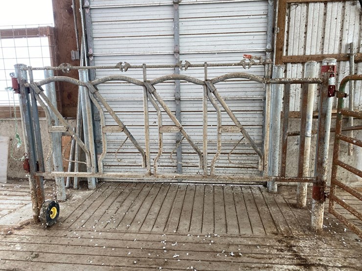 3-head-locker-on-hinges-image-1