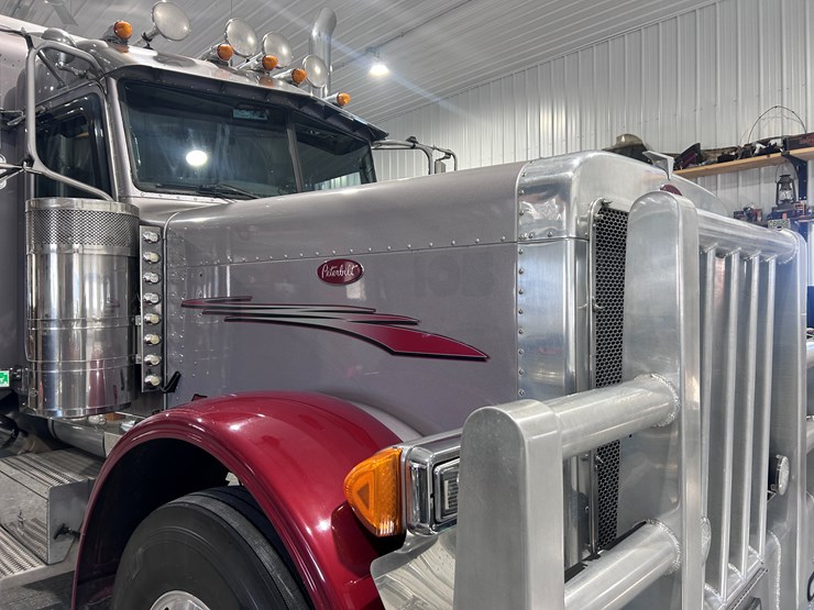 peterbilt-379-image-23
