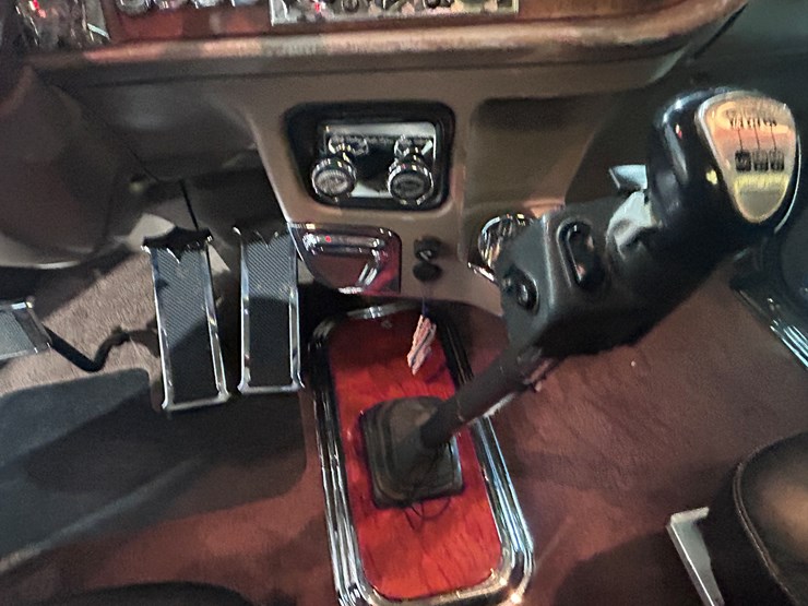 peterbilt-379-image-58