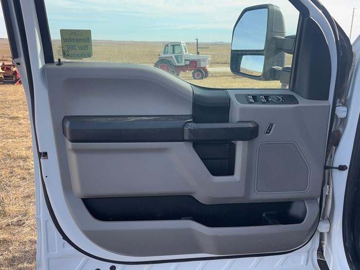 2017-ford-f550-image-11