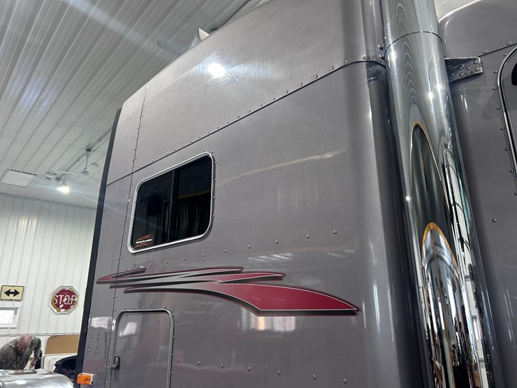 peterbilt-379-image-27