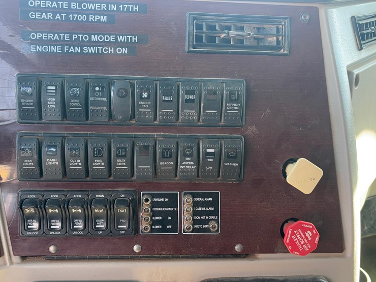 2013-western-star-4900-image-34