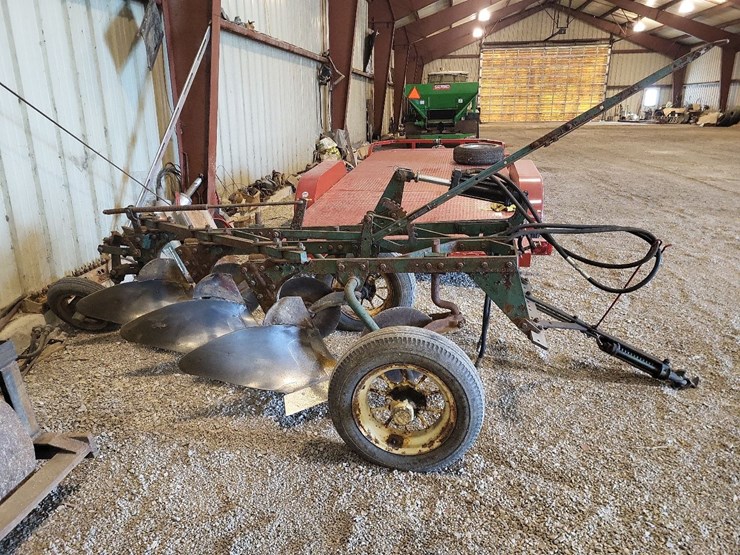john-deere-3-bottom-pull-type-moldboard-plow-w/coulters-image-2