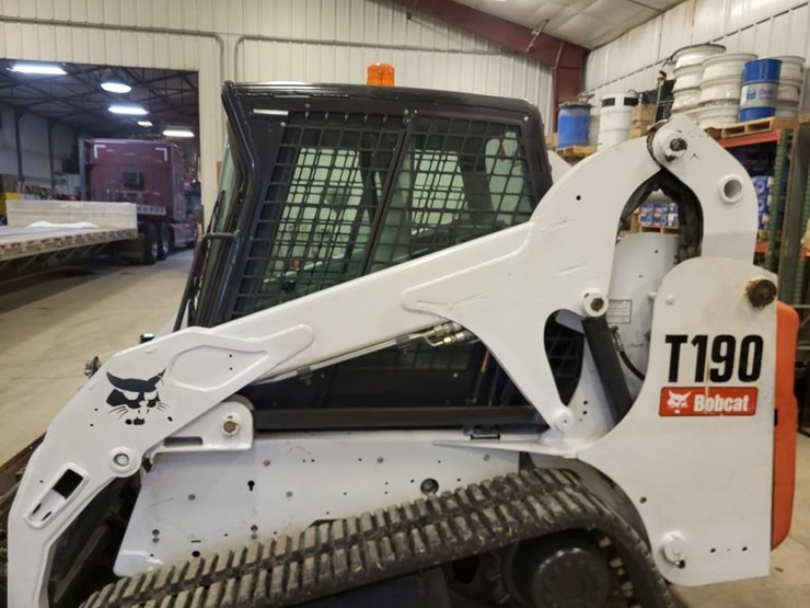 2012-bobcat-t190-image-15