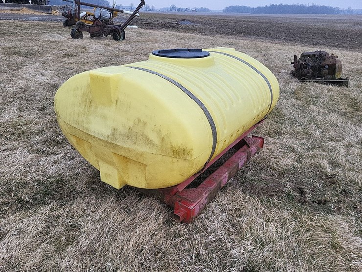 poly-tank-w/bracket-image-3