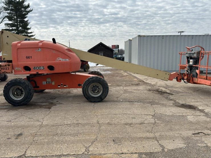 2005-jlg-400s-image-2