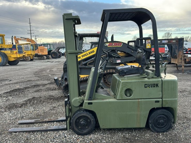 #1357-•-clark-c500-40-forklift*-image-2