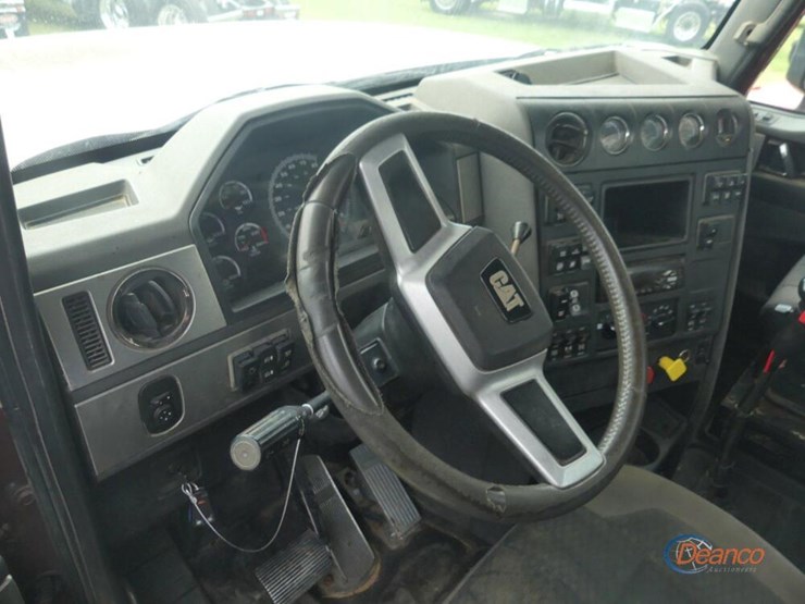 2017-caterpillar-ct660l-image-14