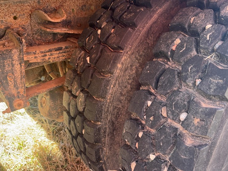 2000-freightliner-fl70-image-7