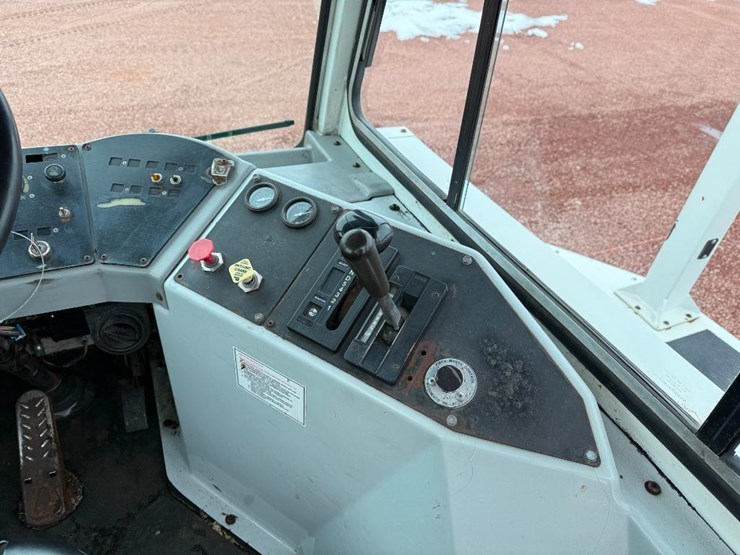 2013-kalmar-ottawa-4x2-image-41