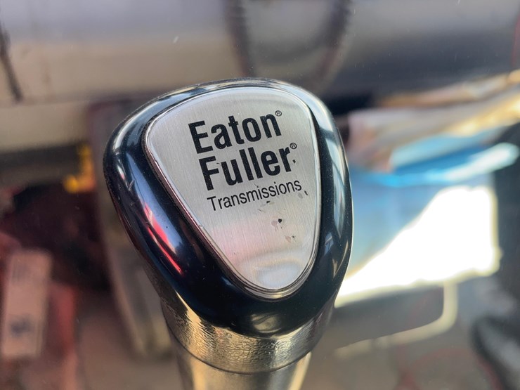 2000-freightliner-fl70-image-18