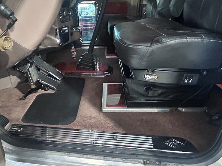 peterbilt-379-image-46