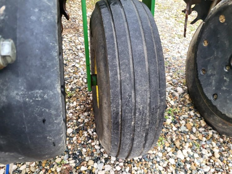 2010-john-deere-1770nt-image-42