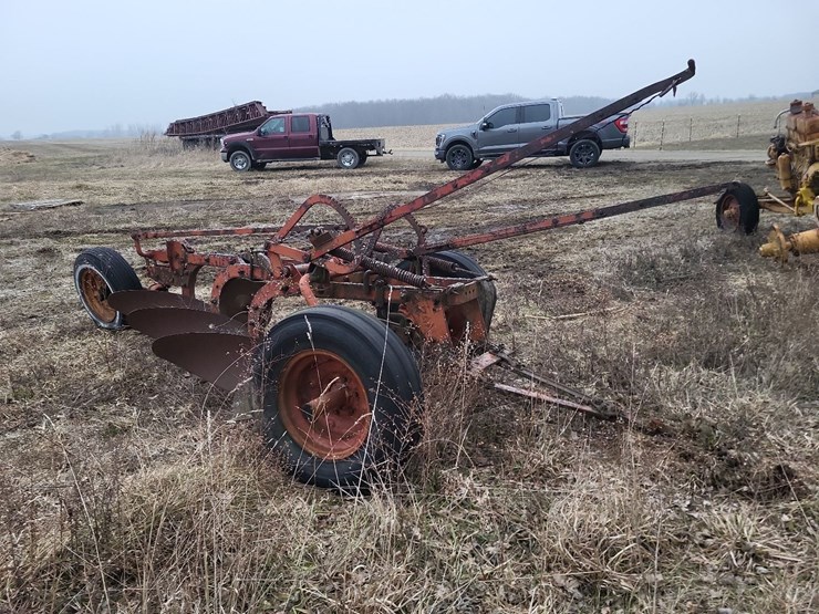 cockshutt-3-bottom-pull-type-moldboard-plow-image-7