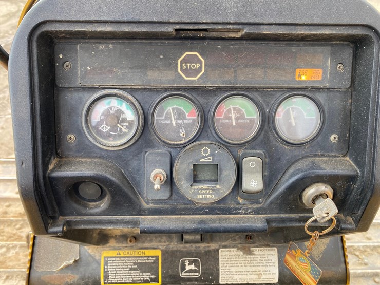 2005-deere-700h-image-43