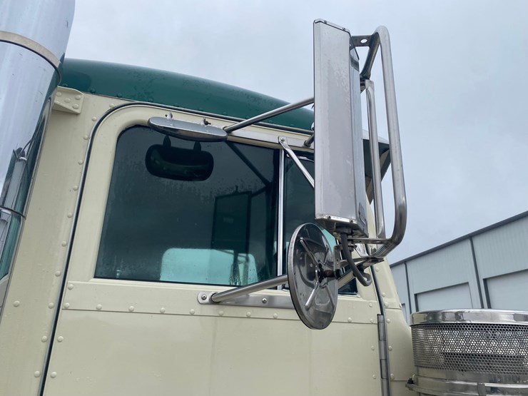 2002-peterbilt-379-image-20