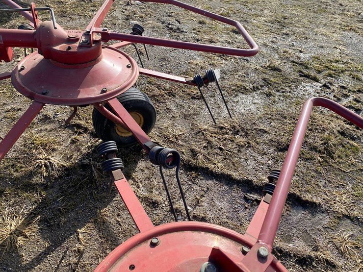 new-holland-163-image-11