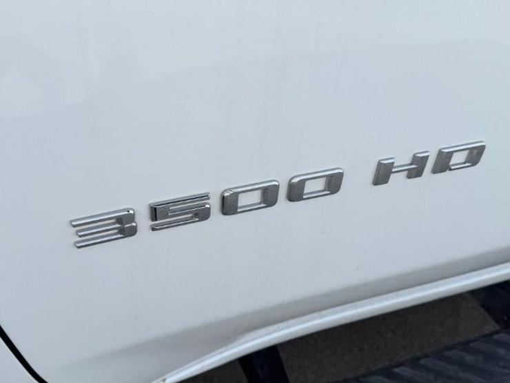 2024-chevrolet-silverado-3500-image-17