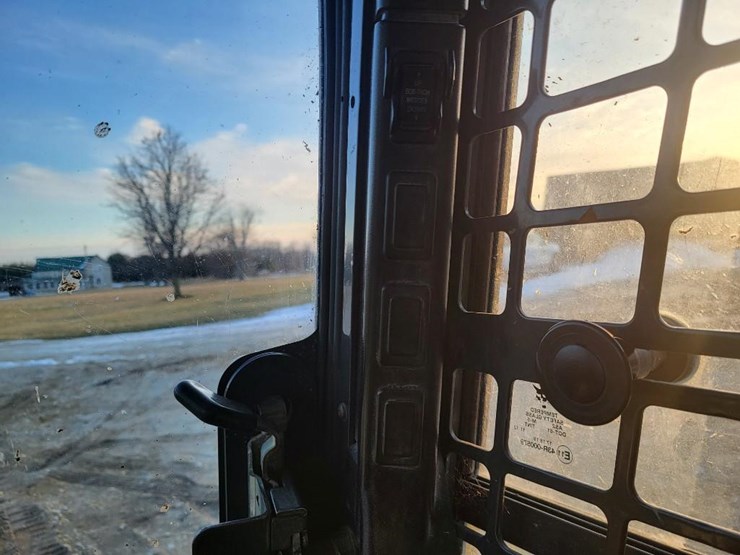 2017-bobcat-t630-image-35