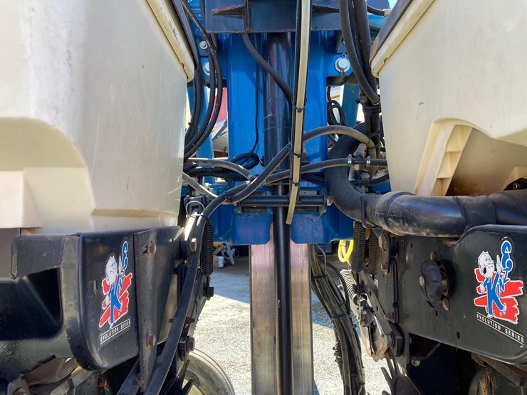 2009-kinze-3600-image-32