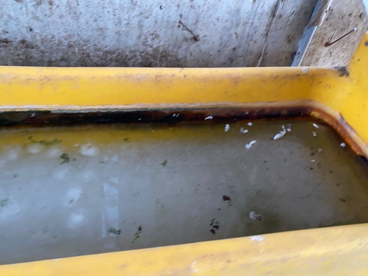 #1007-ritchie-automatic-water-tank-west-end-of-freestalls-image-4